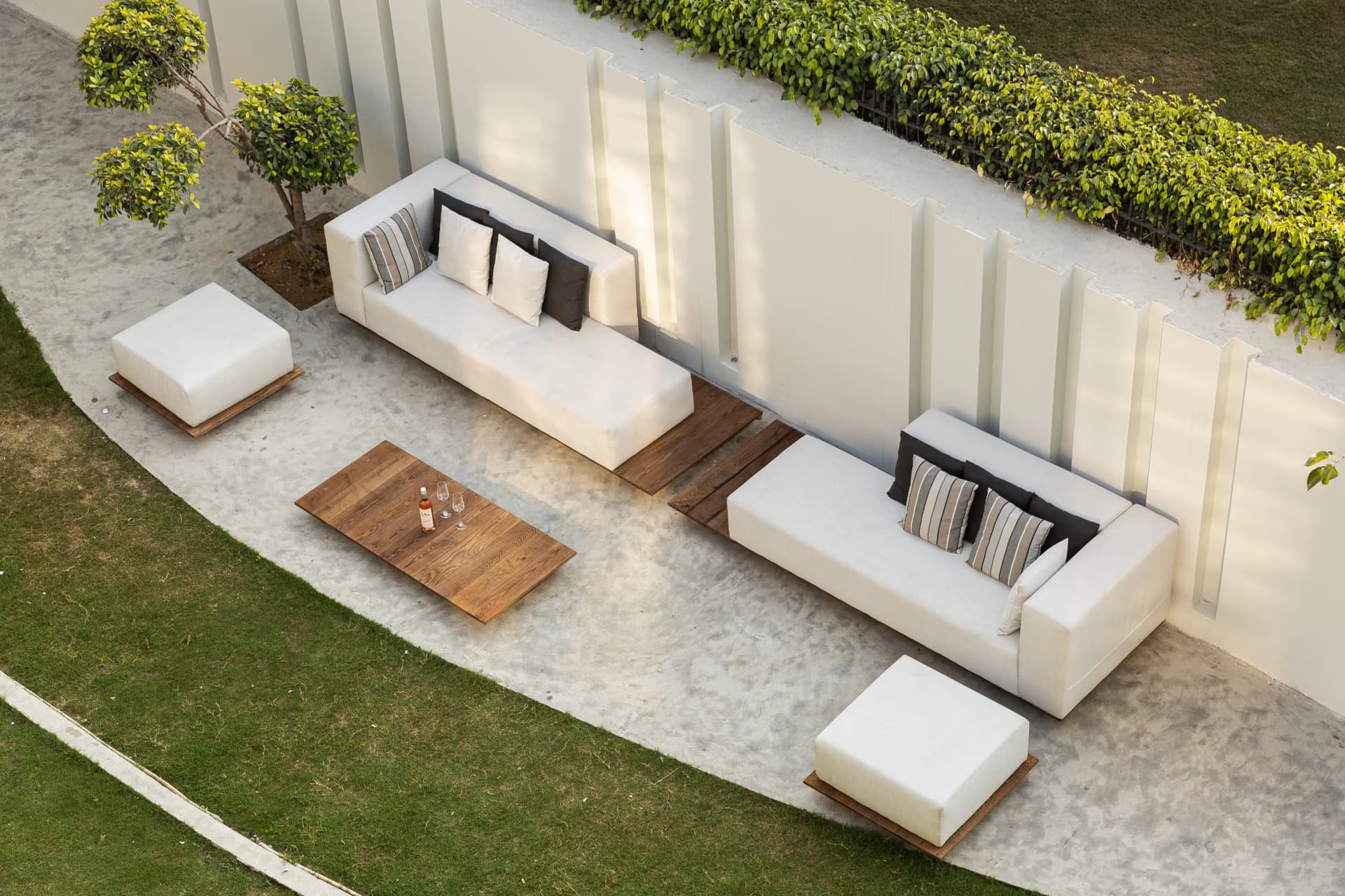 Villas and Independent Houses - garden estates & large terraces